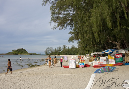 Beach on right side of Hotelbeach