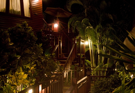 Hotel bei Nacht